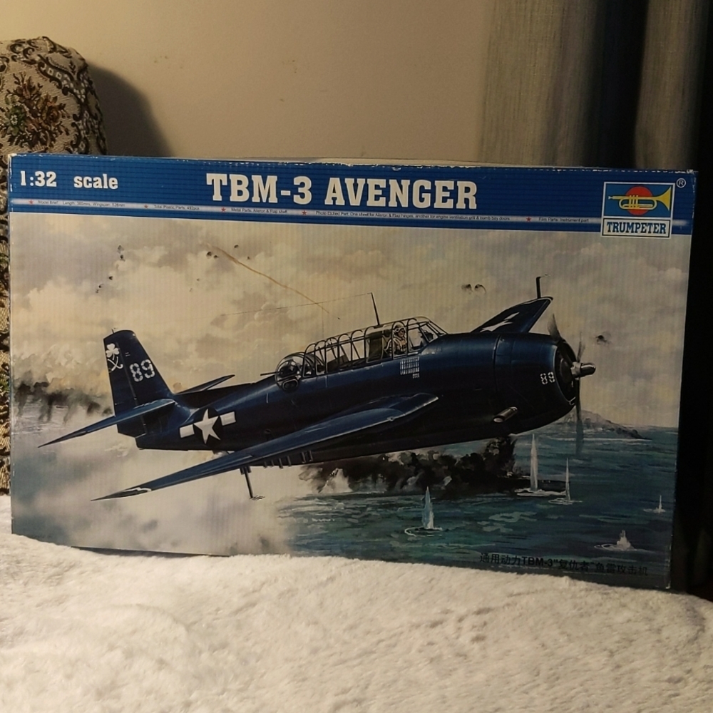 Trumpeter| 1:32  TBM-3 Avenger Model